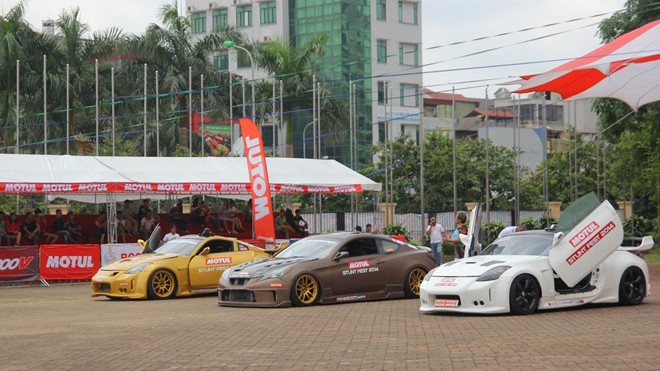 3 chiếc xe của D1 Work Shop chờ đến lượt biểu diễn.