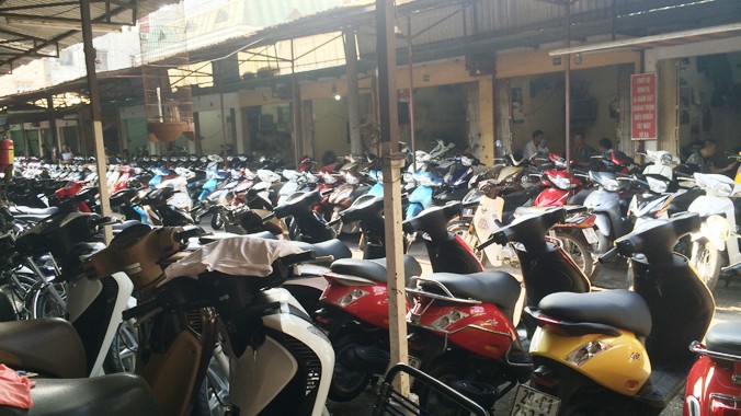 Chợ xe máy đồ cũ Dịch Vọng Tiểu thương phản đối tăng giá thuê mặt bằng   Báo Pháp luật Việt Nam điện tử