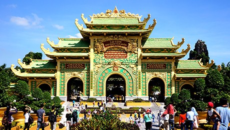 Cổng chính dẫn vào Kim Điện.