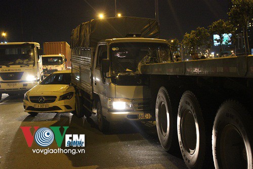 Hiện trường vụ va chạm liên hoàn.