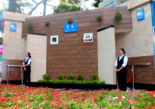 Nhà vệ sinh công công tiêu chuẩn 4-5 sao ở công viên Tao Đàn được đưa vào sử dụng hồi đầu năm nay. Ảnh: Hữu Công/ VnExpress