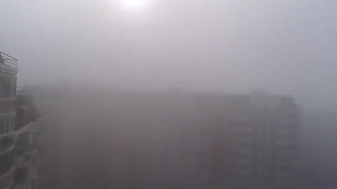 Clip Moscow chìm trong mùi khí thối như sương mù
