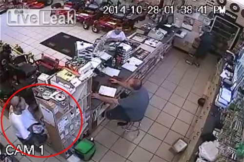 Trộm cưa sắt ở cửa hàng và giấu trong quần