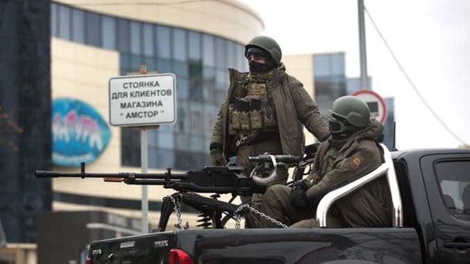 Lực lượng ly khai gác tại một vị trí tại thành phố Donetsk, miền Đông Ukraine. Nguồn: AFP/TTXVN.