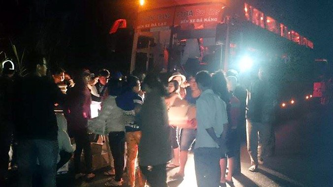 Xe chở khách bị kẹt ở phía Lâm Đồng, đêm 21/11.