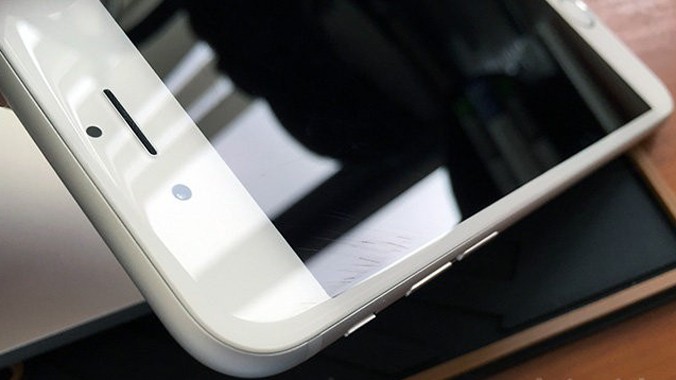 Một chiếc iPhone 6 bị trầy màn hình. Ảnh: Apple Insider.