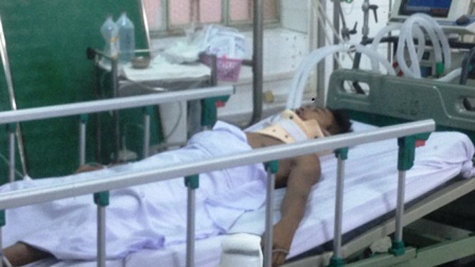 Nạn nhân Bùi Văn Thuấn đang hôn mê tại khoa hồi sức tích cực chống độc BVĐK khu vực Thủ Đức. 