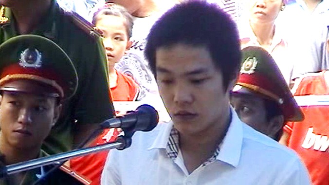 Nguyễn Mai Hoàng Long tại phiên tòa.