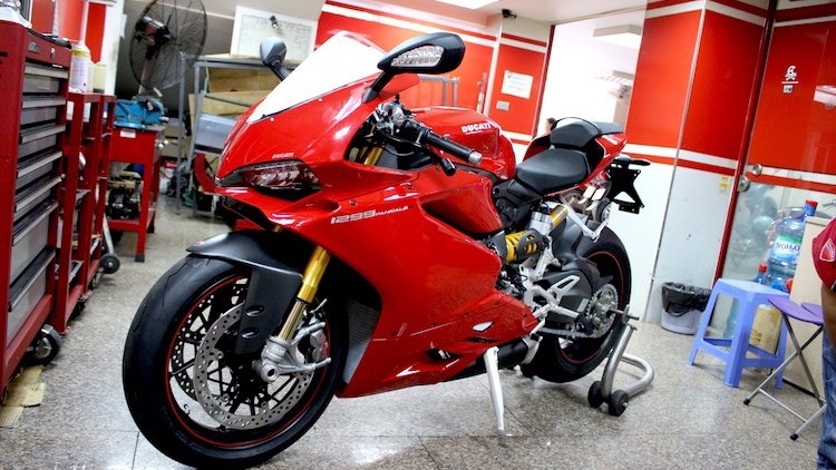 Review 2016 Ducati Panigale 1299  Bike Review