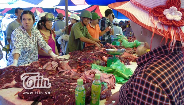 Thịt trâu chọi Đồ Sơn giá bạc triệu hút khách