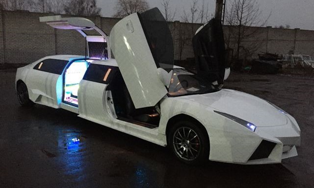 Độ xe bèo thành siêu limousine Lamborghini dài 6 mét