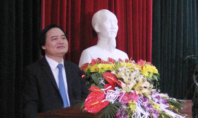 Bộ trưởng Bộ GD&ĐT Phùng Xuân Nhạ phát biểu tại hội nghị.