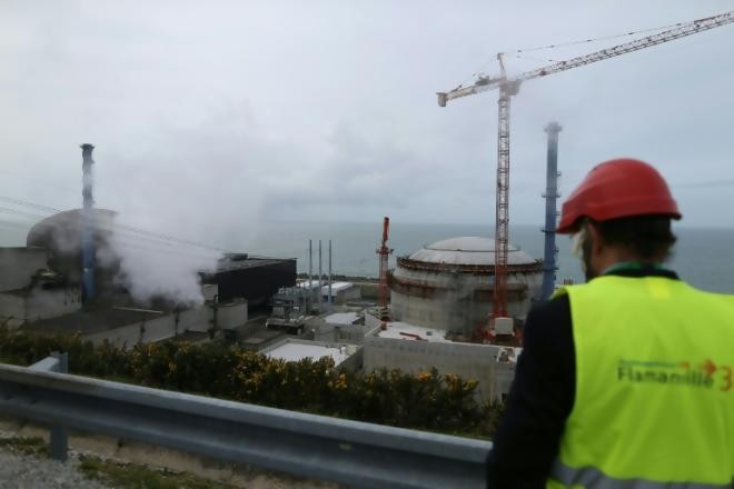 Nhà máy điện hạt nhân Flamanville ở tây bắc Pháp. Ảnh: Reuters.