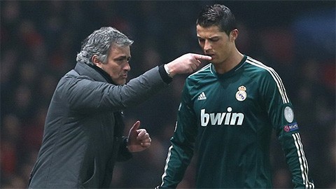 Lộ chuyện Mourinho xin lỗi Ronaldo vì vạ miệng