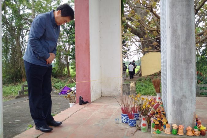 Nghị sĩ Quốc hội Hàn Quốc Kim Hyun Kwon tưởng niệm nạn nhân vụ thảm sát tại Cây Da Dù - Điện An, Điện Bàn,Quảng Nam.