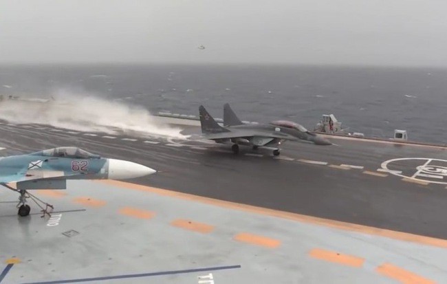 Bản tin 8H: Nga công bố clip chiến đấu cơ không kích IS từ tàu sân bay