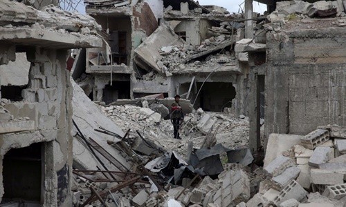 Khung cảnh tan hoang tại thị trấn Douma, Đông Ghouta, Syria, ngày 30/3. Ảnh: Reuters.