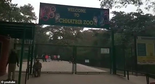Cổng vào công viên Chhatbir, nơi xảy ra thảm kịch hôm chủ nhật. Theo AFP/IT.