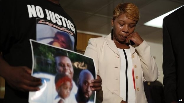 Mẹ của Michael Brown đòi công lý phải thực thi