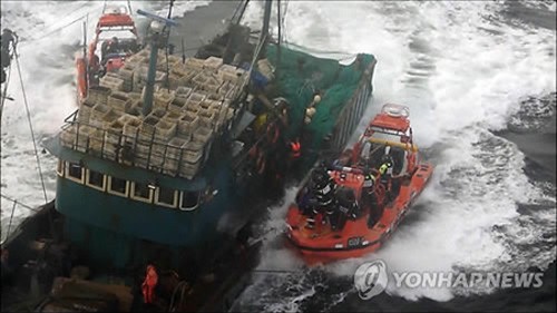 Hàn Quốc bắt giữ 16 tàu Trung Quốc đánh cá trái phép