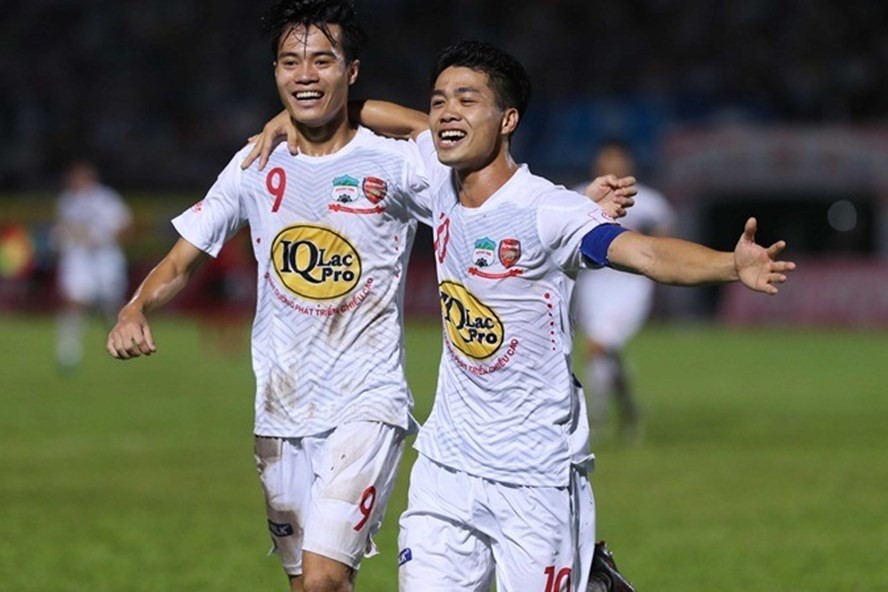 Bộ đôi Công Phượng-Văn Toàn đã toả sáng, giúp HAGL đánh bại Quảng Ninh 5-0 ở vòng 1 Cúp Quốc gia. 