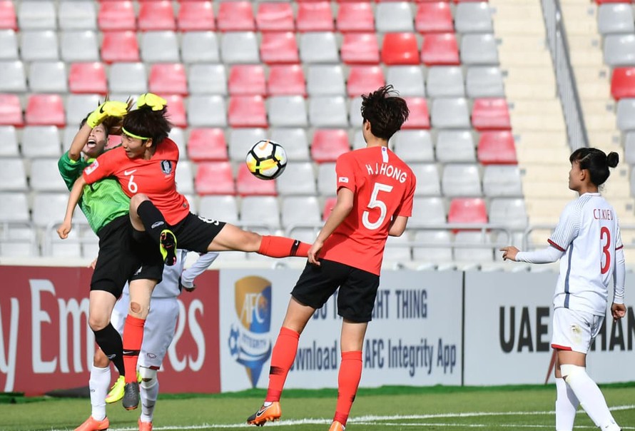Tuyển nữ Việt Nam chia tay đấu trường châu Á sau trận thua 0-4 trước Hàn Quốc tối 13/4.