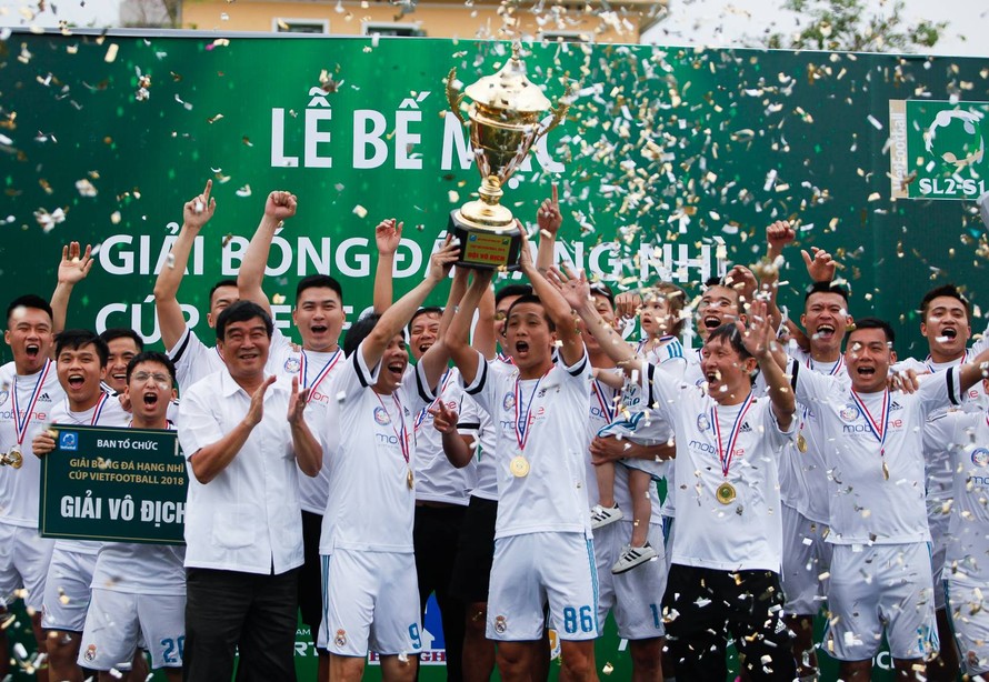 Giải hạng Nhì-Cúp Vietfootball 2018 đã diễn ra hấp dẫn với chức vô địch thuộc về Mobifone. 