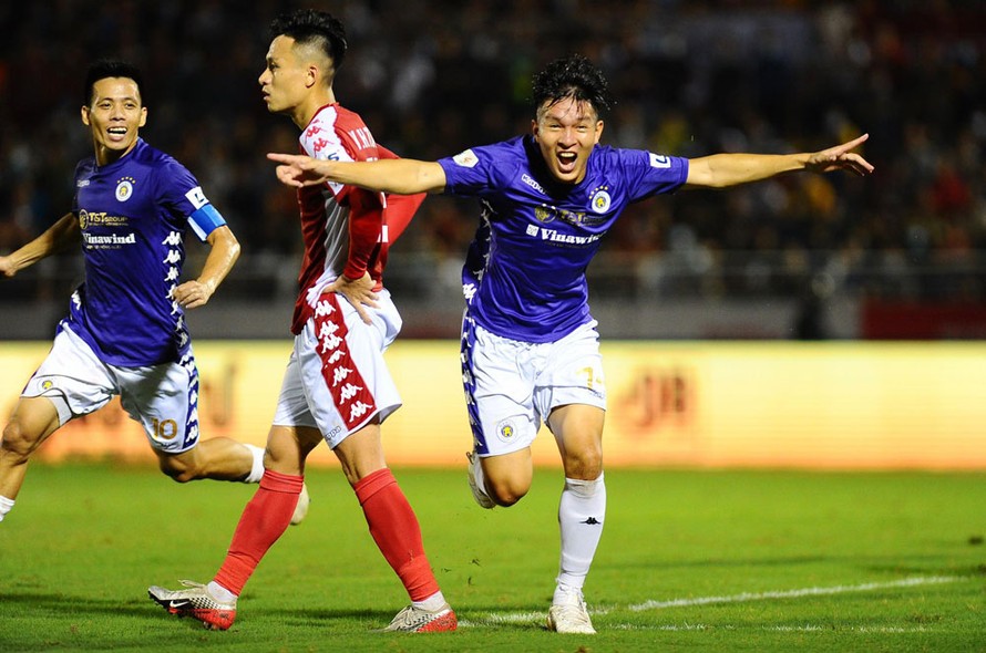 V-League đang diễn ra hấp dẫn nhưng phải tạm dừng vì dịch COVID-19.