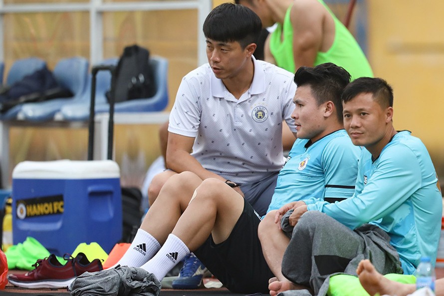 Quang Hải đang bị chấn thượng nhẹ, chưa thể trở lại thi đấu cho CLB Hà Nội. (ảnh Anh Nghiêm)