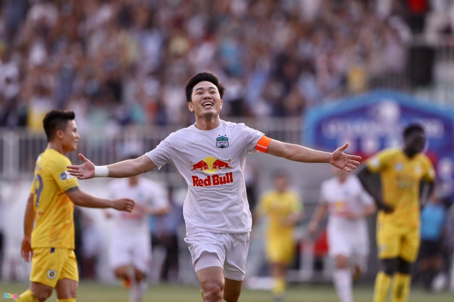 Lương Xuân Trường ăn mừng bàn thắng ghi vào lưới CLB Hà Nội ở vòng 10 LS V-League 2021.
