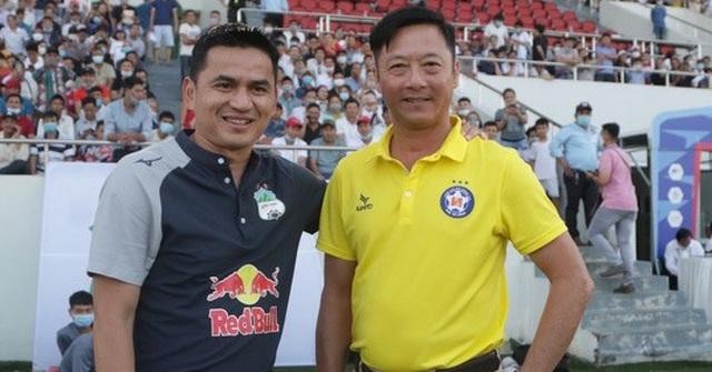 Kiatisuk và Lê Huỳnh Đức vừa là bạn và cũng là đối thủ cũ khi còn chơi bóng.