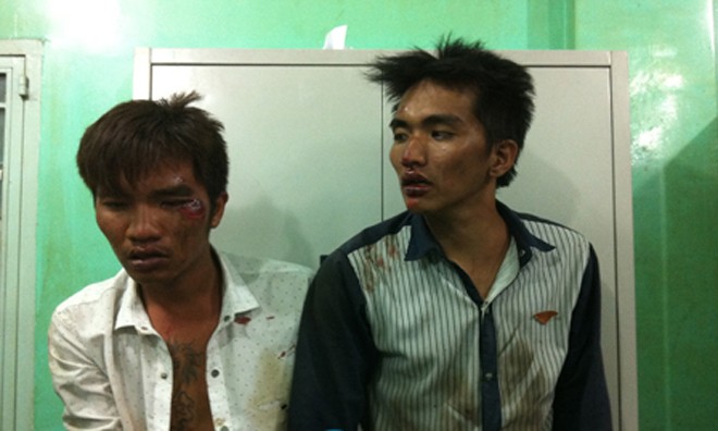 Hai tên trộm bị tạm giữ tại công an xã Phước Kiểng.