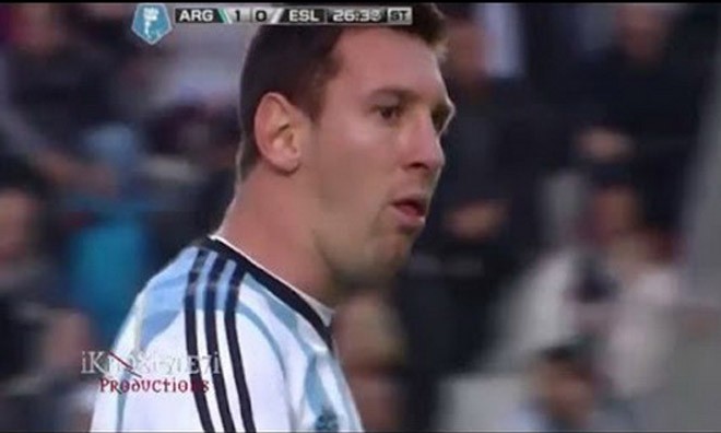 Máy quay ghi lại hình ảnh Messi nôn khan