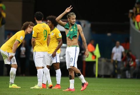 Neymar bị FIFA điều tra vì khoe... quần lót