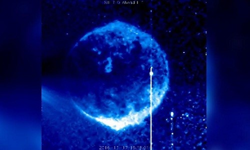 Hình ảnh quả cầu xanh xuất hiện trước Mặt Trời khiến nhiều người lo ngại là UFO. Ảnh: NASA. 