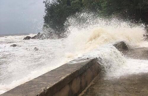 Quỳnh Lưu có nguy cơ vỡ đê biển trong bão số 10