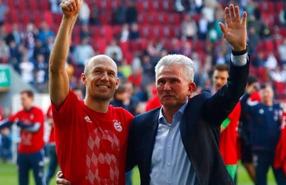 Bayern Munich lên đỉnh vinh quang nhờ ông lão 72 tuổi