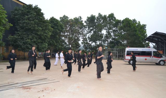 Lớp học võ của y bác sĩ Bệnh viện Đa khoa Hùng Vương Phú Thọ. Ảnh: L.N