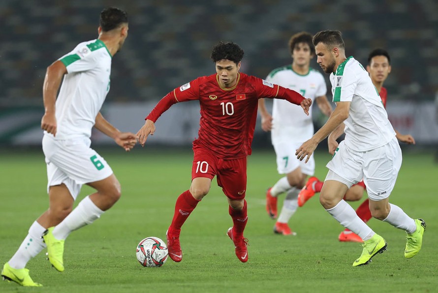Cả hai bàn thắng của đội tuyển Việt Nam vào lưới Iraq đều có dấu ấn của Công Phượng. Ảnh: Zing