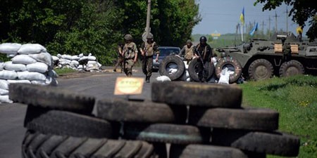 Quân đội Ukraine tại một chốt canh bên ngoài Slovyansk