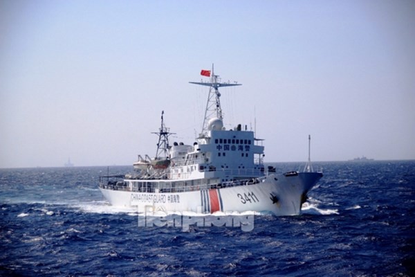 Tàu CSB Trung Quốc 3411 tại vùng đặt giàn khoan Hải Dương 981 trái phép. Ảnh: Nguyễn Huy
