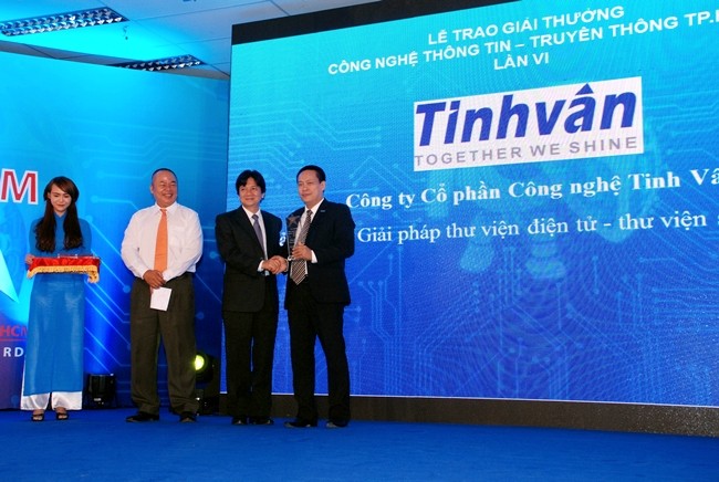 Thư viện điện tử - Thư viện số Libol, Tinhvan Group đã trở thành một trong bốn đơn vị được nhận giải thưởng “Doanh nghiệp có giải pháp và sản phẩm phần mềm tiêu biểu”