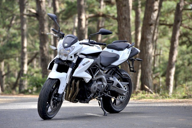 Benelli tiếp tục 'gây mê' với giá của BN600i 2015