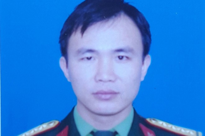 Di ảnh Đại úy Cao Xuân Tú.