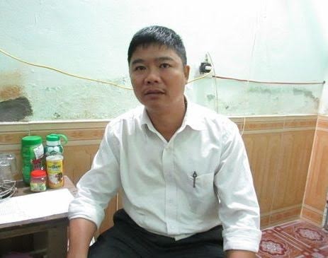 Thầy giáo Dương Quang Thành, người trả lại của rơi cho đồng nghiệp.