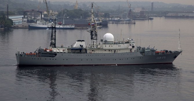 Tàu trinh sát Nga lượn gần căn cứ tàu ngầm Mỹ