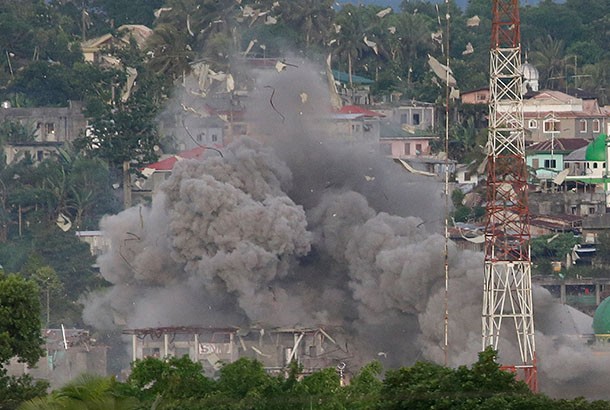 Hình ảnh nổ bom tại thành phố Marawi được công bố vào ngày 9/6. Ảnh: AP