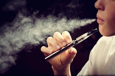 Hút thuốc lá điện tử có thể bị ảnh hưởng bởi hóa chất gây ung thư