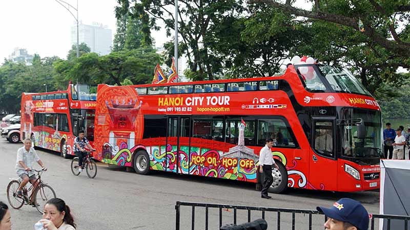 Chiếc xe buýt 2 tầng đầu tiên mang tên City Tour 