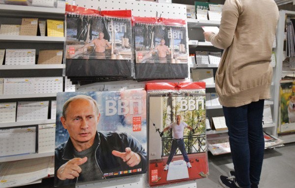 Bộ ảnh lịch Tổng thống Putin "cháy hàng" tại Nhật Bản.
